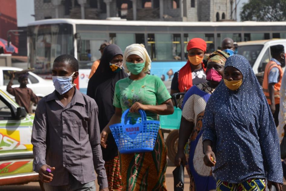 Guinée : Le respect des droits humains est essentiel dans la lutte contre le Covid-19 (hrw)