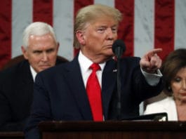 Trump retweete une vidéo d'un partisan criant au `` pouvoir blanc ''