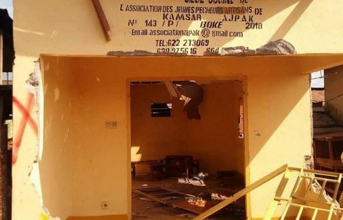Manifestation contre l’obscurité à Kamsar : le domicile du maire saccagé