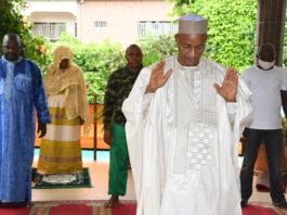 Cellou Dalein Diallo a dirigé la prière de l'Aïd al-Fitr à son domicile