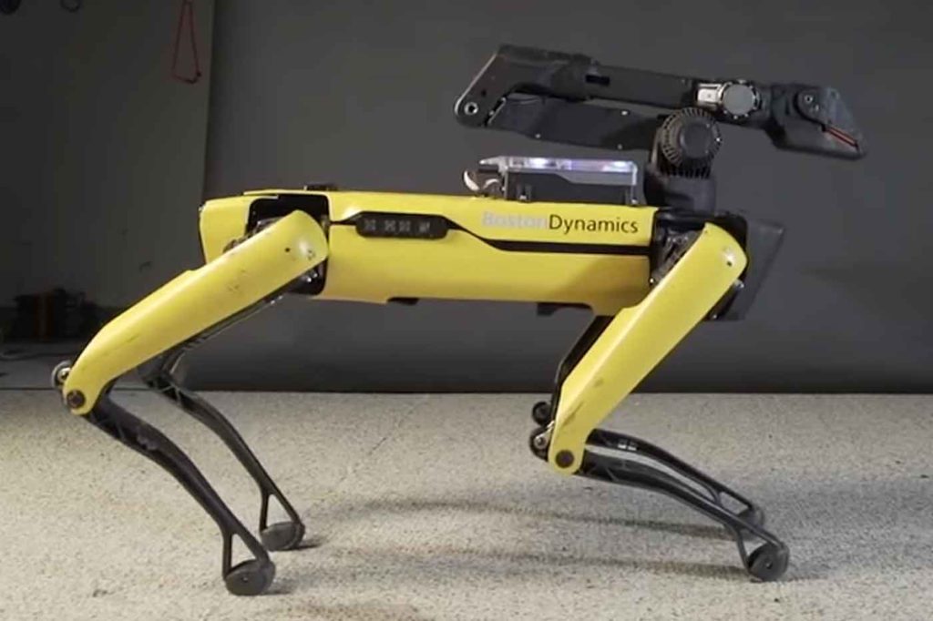 un chien-robot pour faire respecter la distanciation sociale
