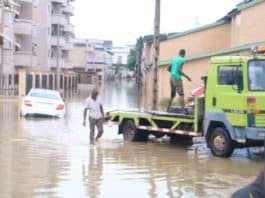 1 mort et 3 blessés après des pluies diluviennes à Abidjan