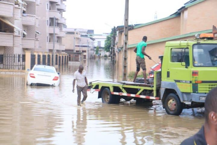 1 mort et 3 blessés après des pluies diluviennes à Abidjan