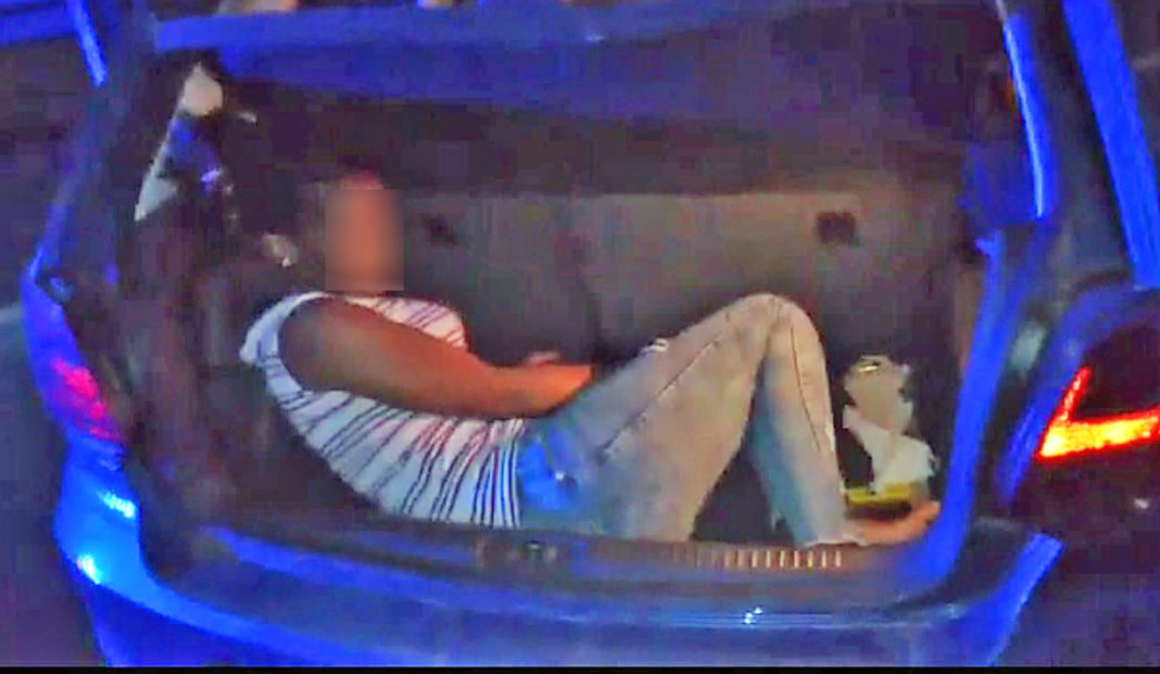 Confinement Covid-19: un homme tente de faire passer sa copine d'une région à l'autre dans un coffre de voiture