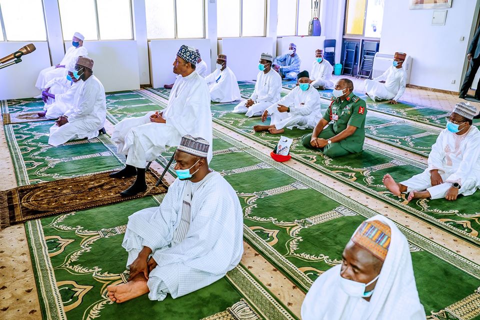 Muhammadu Buhar à la mosquée Aso Rock