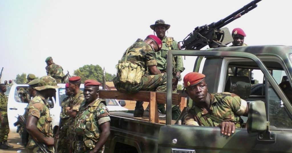 Plusieurs Pick-ups de berets Rouges en mouvement