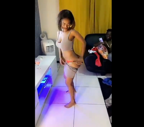 Une vidéo d'une fille Sud-Africaine se déshabillant pour des Nigérians provoque la colère des Sud-Africains