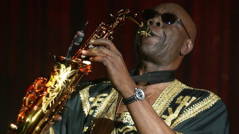 Comment Manu Dibango a été infecté par le Covid-19