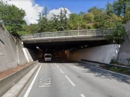 Une adolescente chute d'un pont