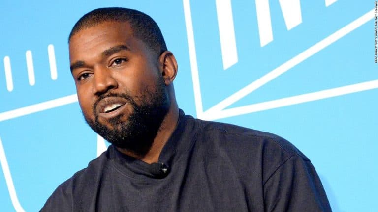Kanye West tweete ses contrats
