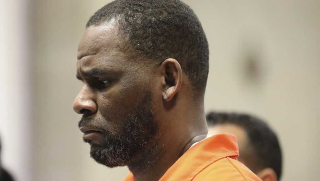 homme attaqué R. Kelly prison Chicago