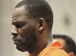 homme attaqué R. Kelly prison Chicago