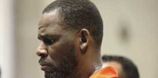 homme attaqué R. Kelly prison Chicago