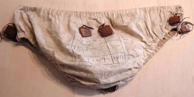 slips d'hommes découverts chez un féticheur