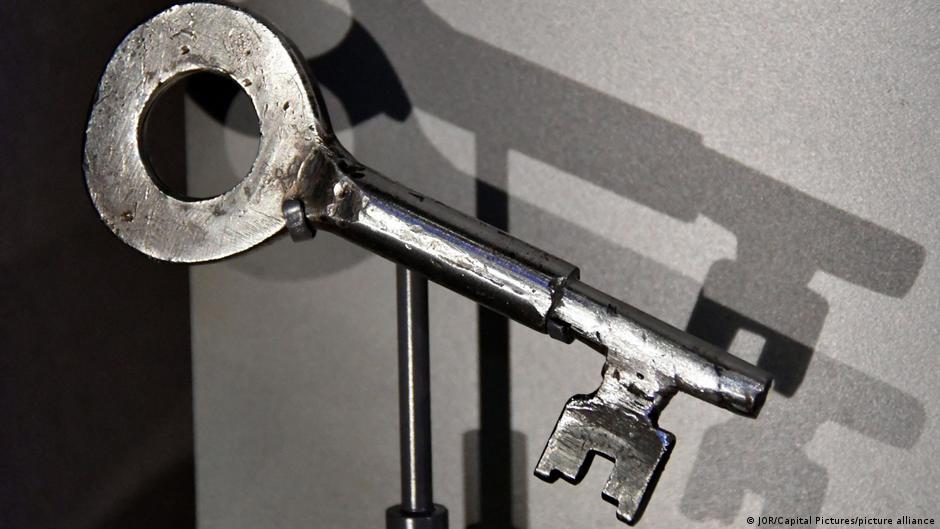 la clé de la cellule de prison de nelson mandela en vente
