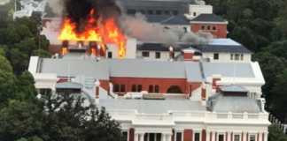   Incendie au Parlement Sud-Africain