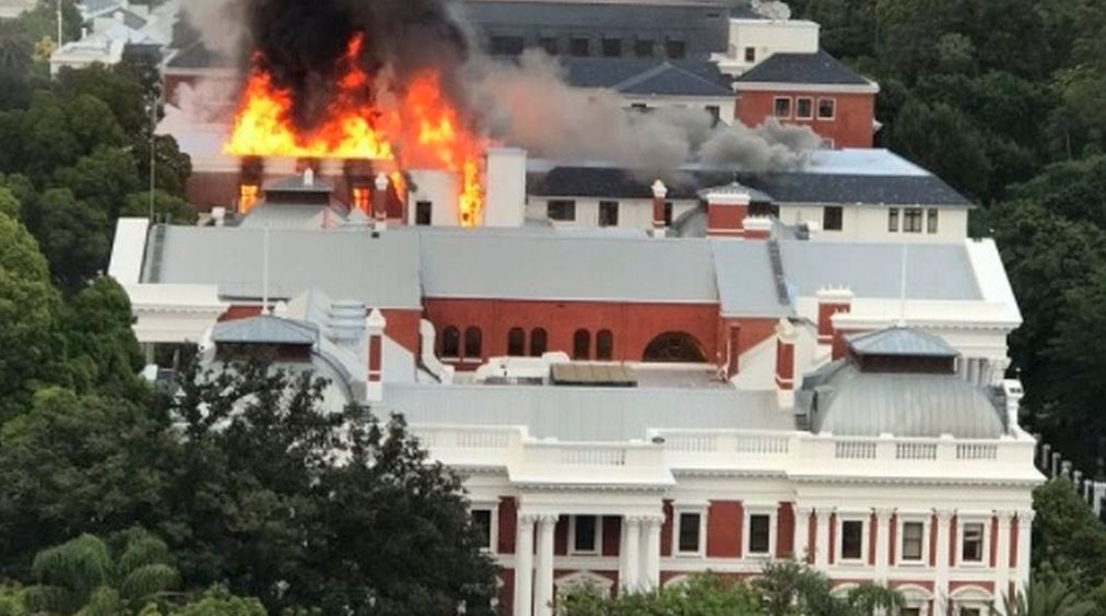 Incendie au Parlement Sud-Africain