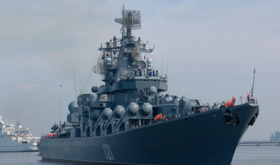 Le navire de guerre Russe moskva coule