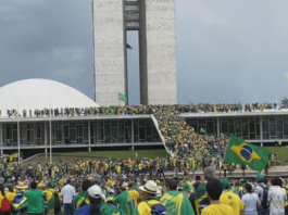 Les partisans de Jair Bolsonaro prennent d'assaut le Congrès brésilien