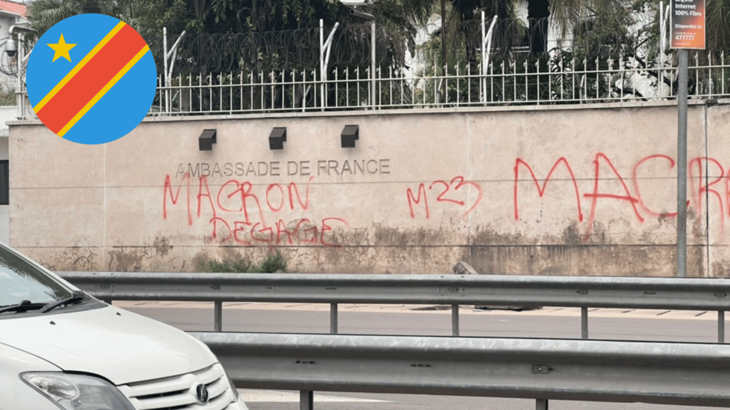 Graffiti sur les murs les murs de l’ambassade de France à Kinshasa