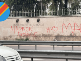 Graffiti sur les murs les murs de l’ambassade de France à Kinshasa