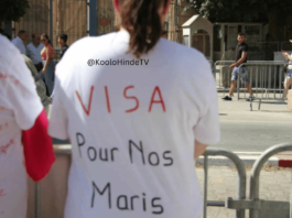 Des Tunisiens manifestent leur frustration devant l'ambassade française