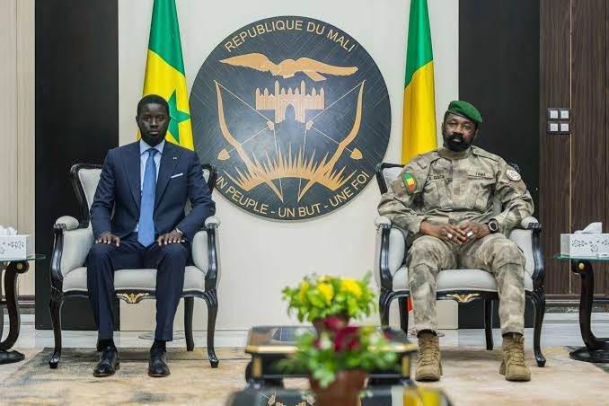 Diomaye Faye reçu par Assimi Goïta au palais de Koulouba à Bamako
